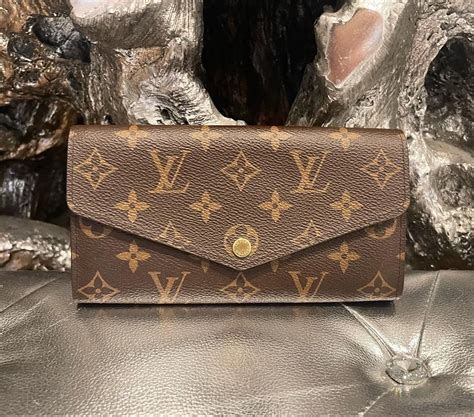 Products by Louis Vuitton: Sarah Wallet